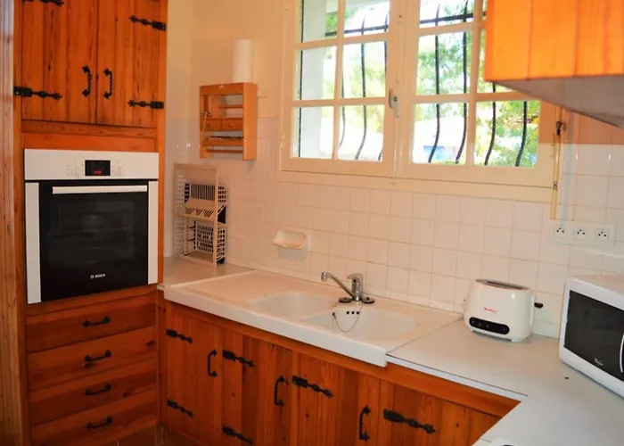 Maison Familiale Avec Jardin Clos, A 400m De La Et Proche Commerces, - Fr-1-22-235 La Tranche-sur-Mer