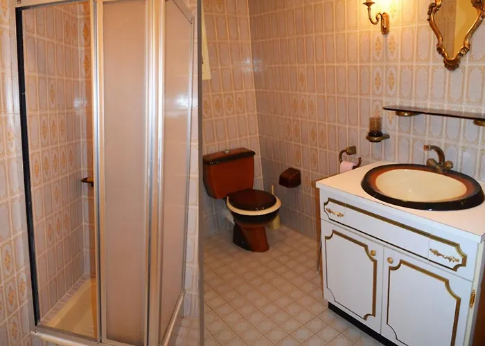 Maison Familiale Avec Jardin Clos, A 400m De La Et Proche Commerces, - Fr-1-22-235